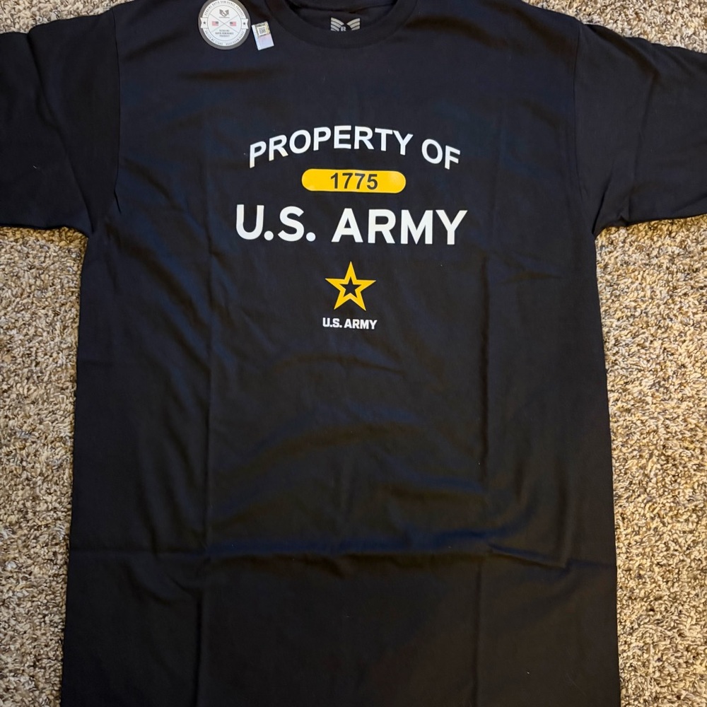 U.S. Army T-shirt, size medium adult.